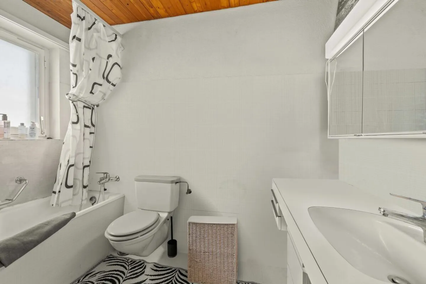 Casa unifamiliare elegante con appartamento separato - Spazio per famiglia, ospiti o ufficio - Foto 6 di 8
