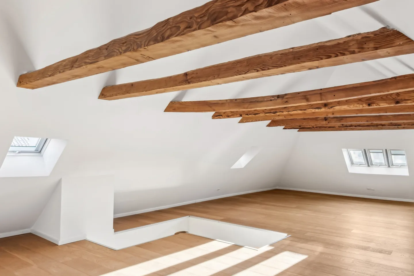 Geräumige und helle Duplexwohnung in einem Art-Déco-Gebäude - Foto 12 von 14