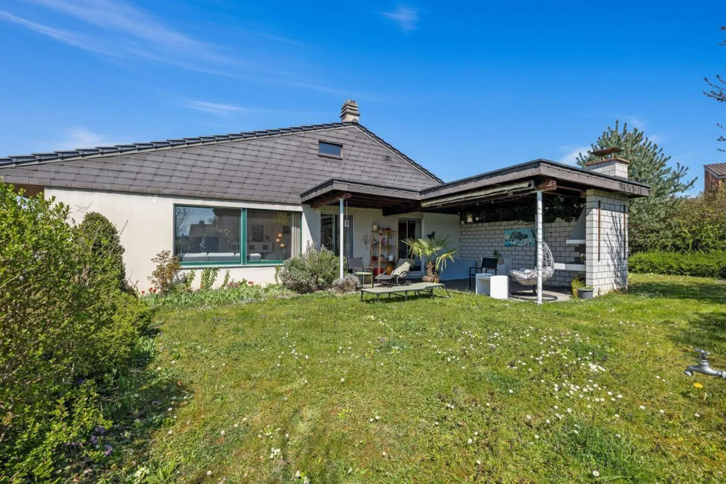 Casa unifamiliare elegante con appartamento separato - Spazio per famiglia, ospiti o ufficio - Foto 2 di 8