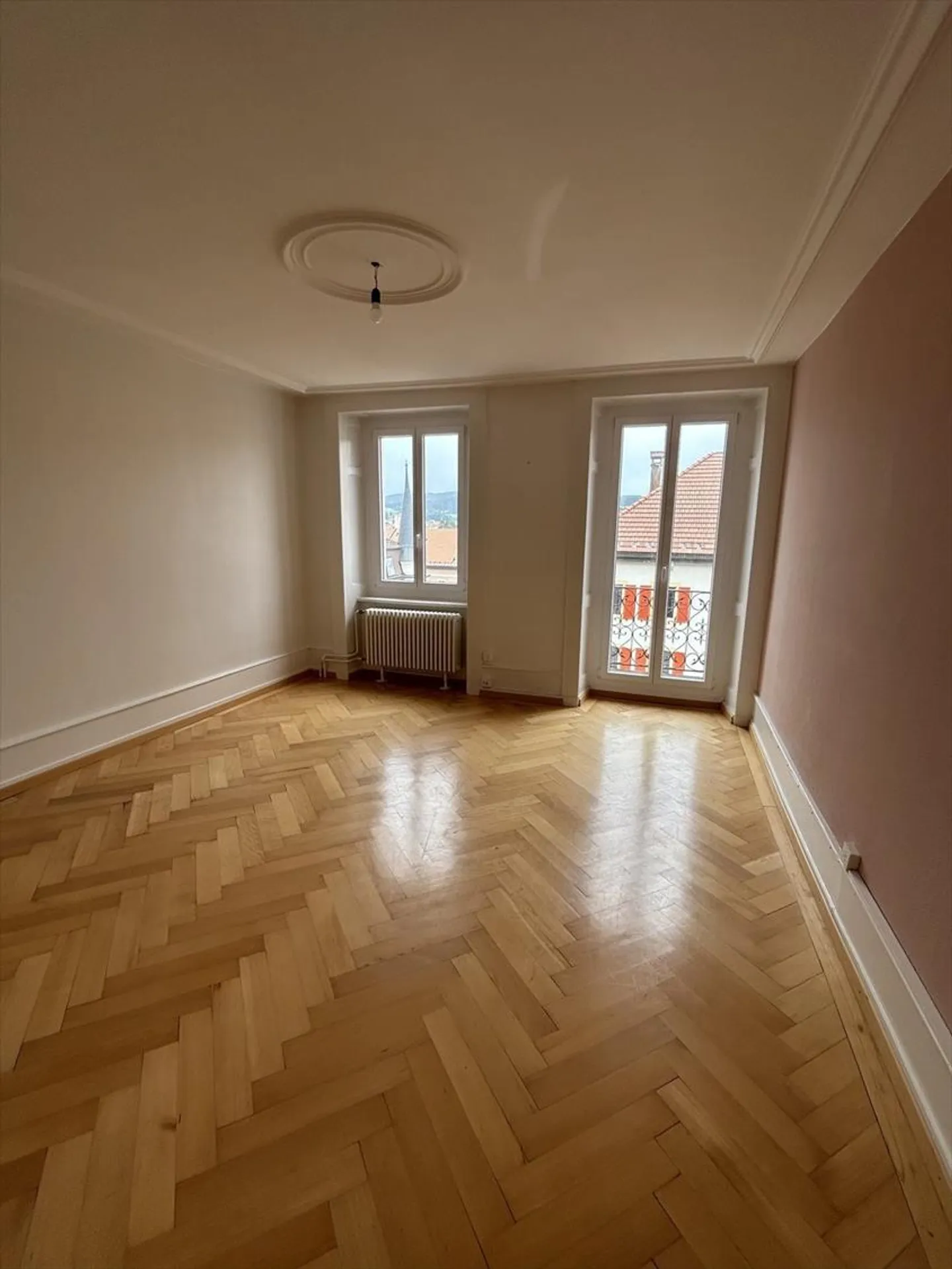 Bell'appartamento con balcone - Foto 3 di 7