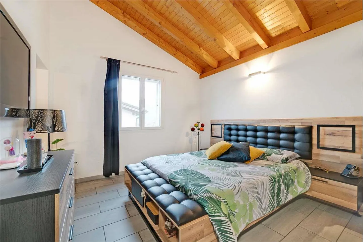 UN NIDO DANS LE CIEL : PENTHOUSE 4,5 PIÈCES AVEC CHEMINÉE ET VUE - Photo 8 sur 13