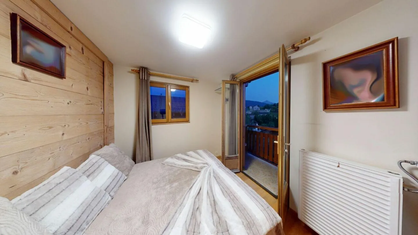 Charming Chalet with Stunning Views - Photo 5 of 13