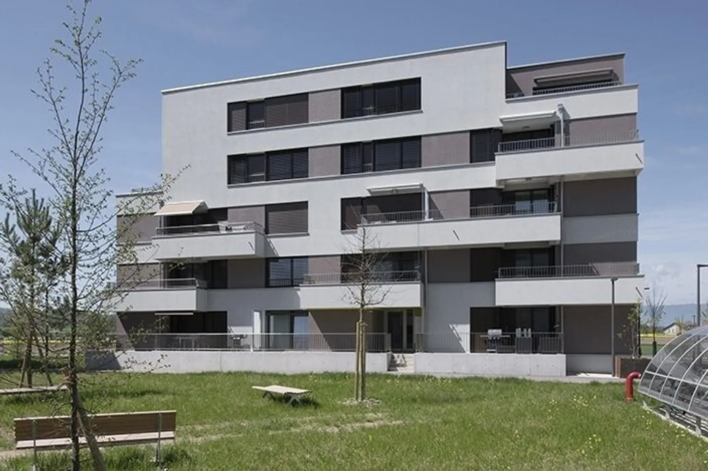 Charming Apartment in Dynamic Area - Photo 4 of 4