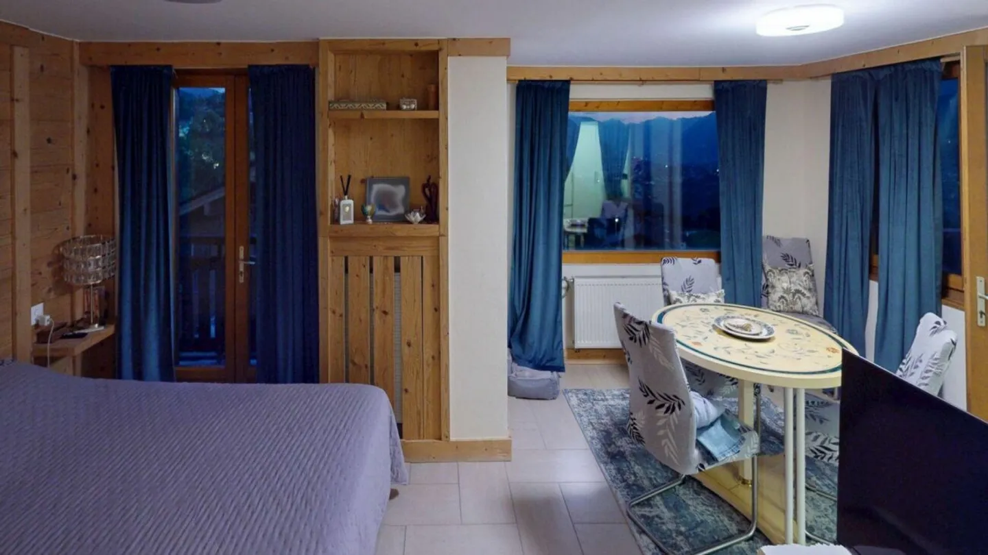 Charming Chalet with Stunning Views - Photo 8 of 13