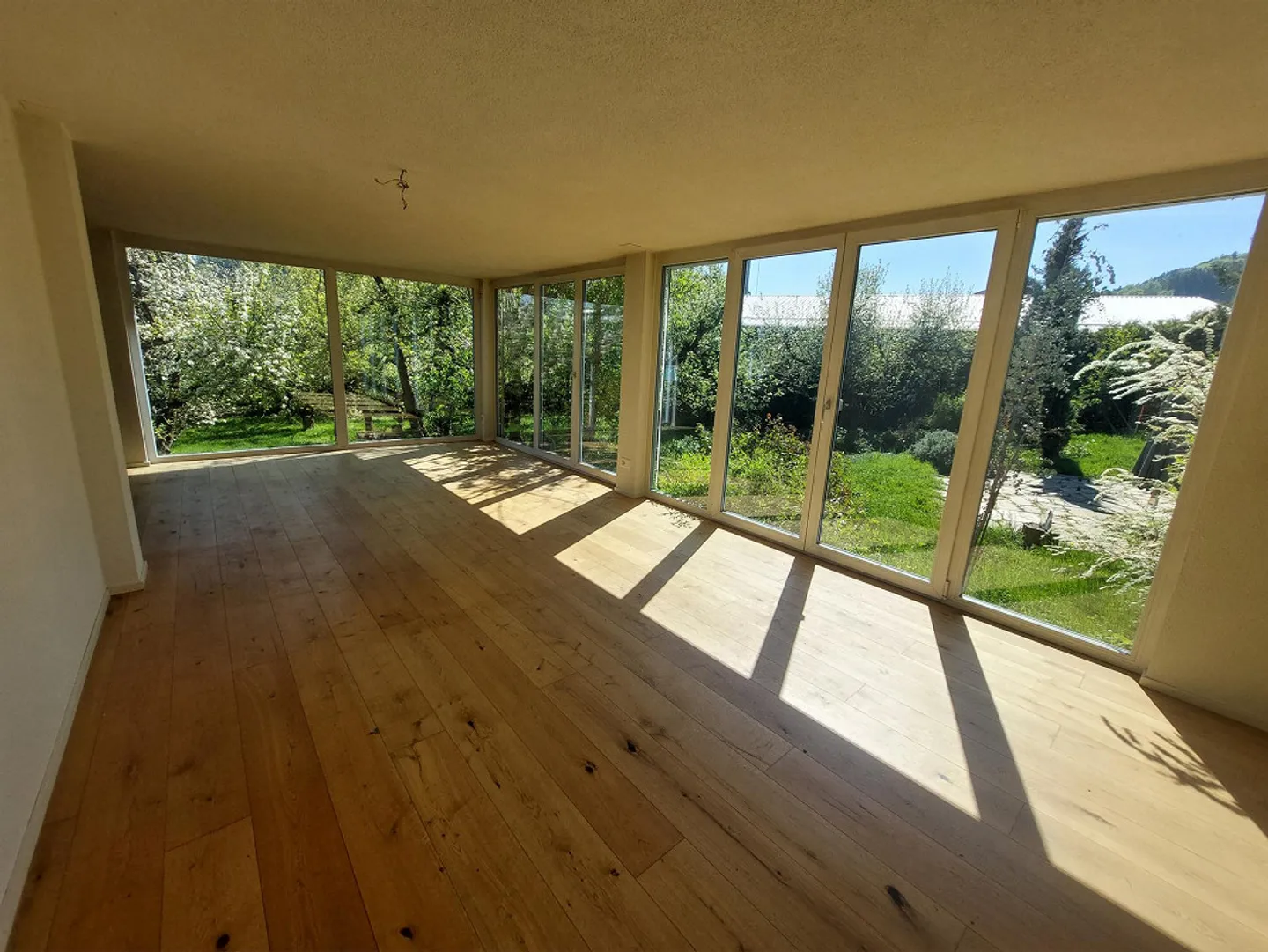 Large 6.5 Room House - Photo 6 of 17