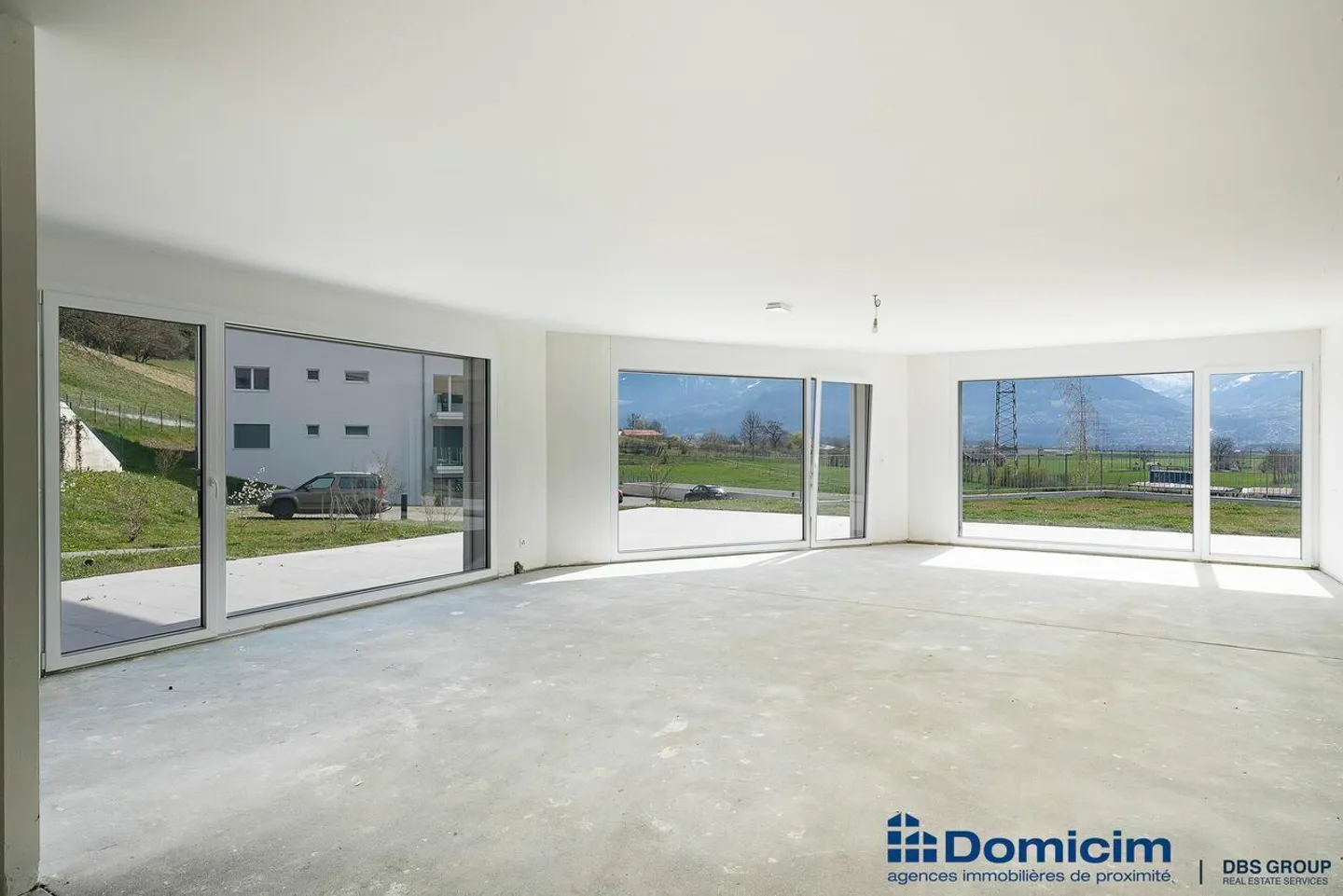 NEW! SALES AREA OF 75M² WITH TERRACE-GARDEN - Photo 2 of 7