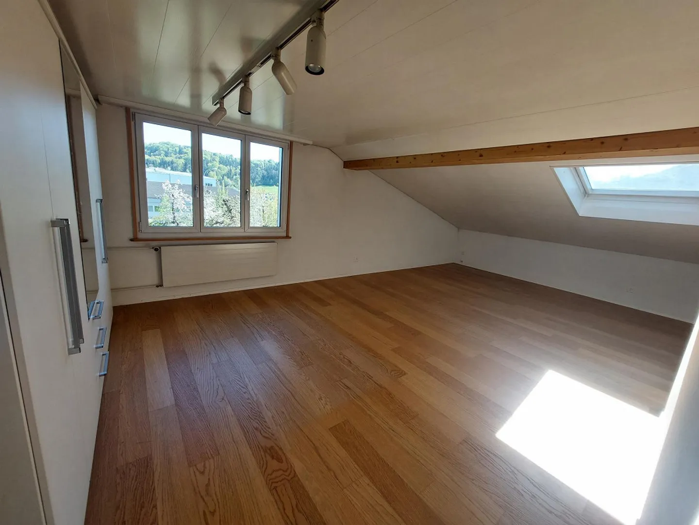 Large 6.5 Room House - Photo 12 of 17