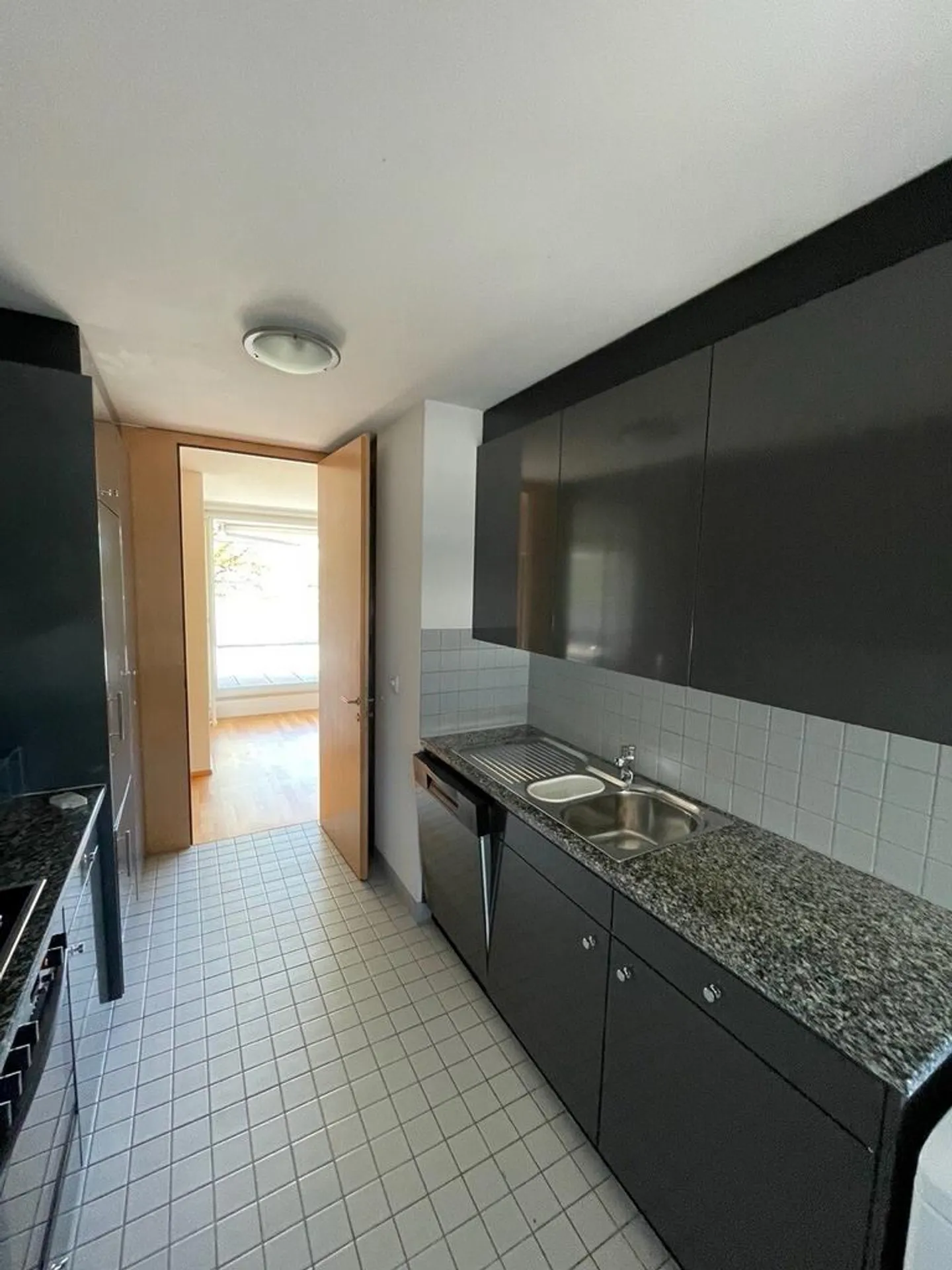 3.5 Room Apartment - Photo 2 of 8