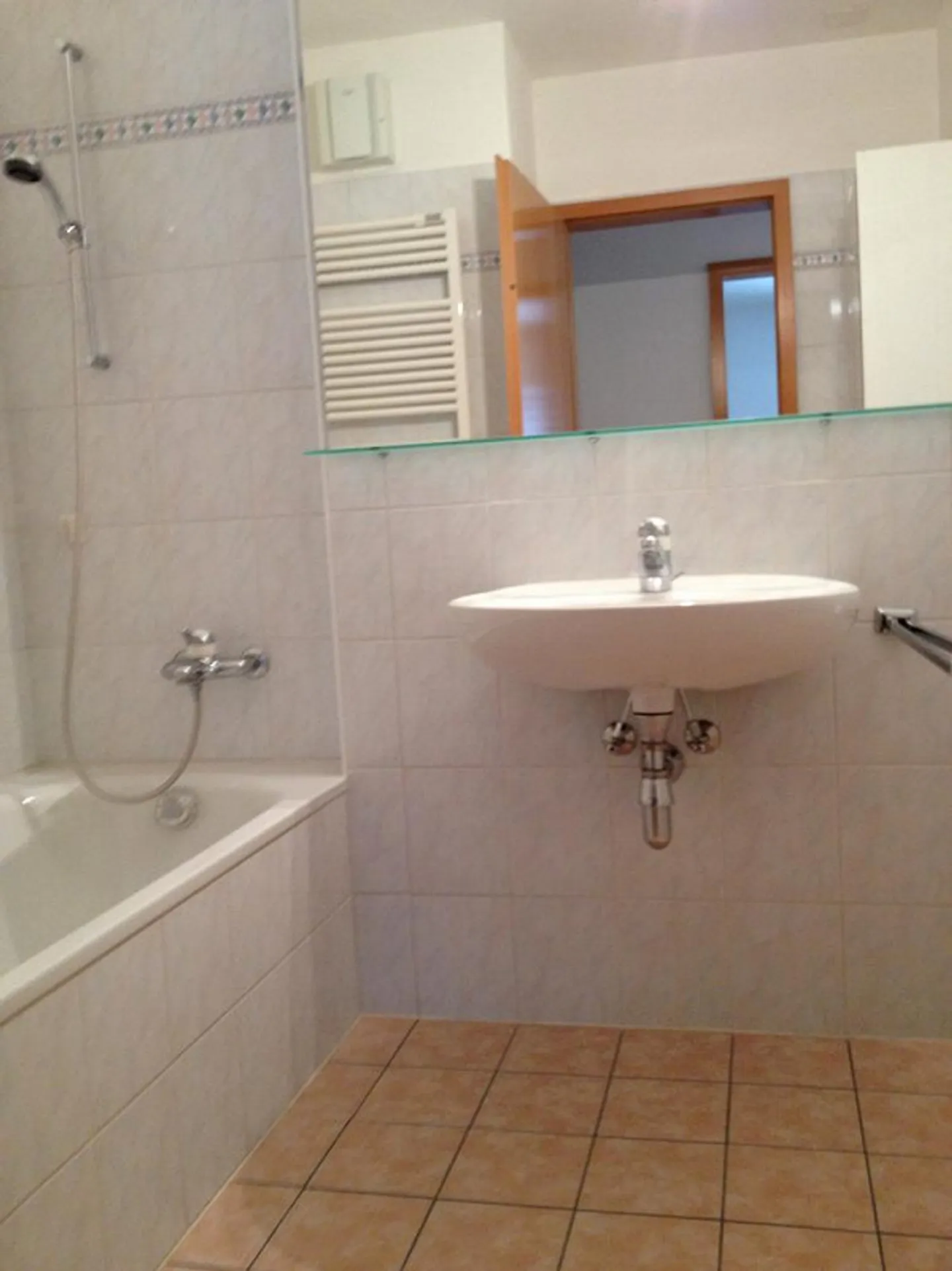 Appartamento di 3.5 locali, giardino e cantina collegata internamente - Foto 8 di 11