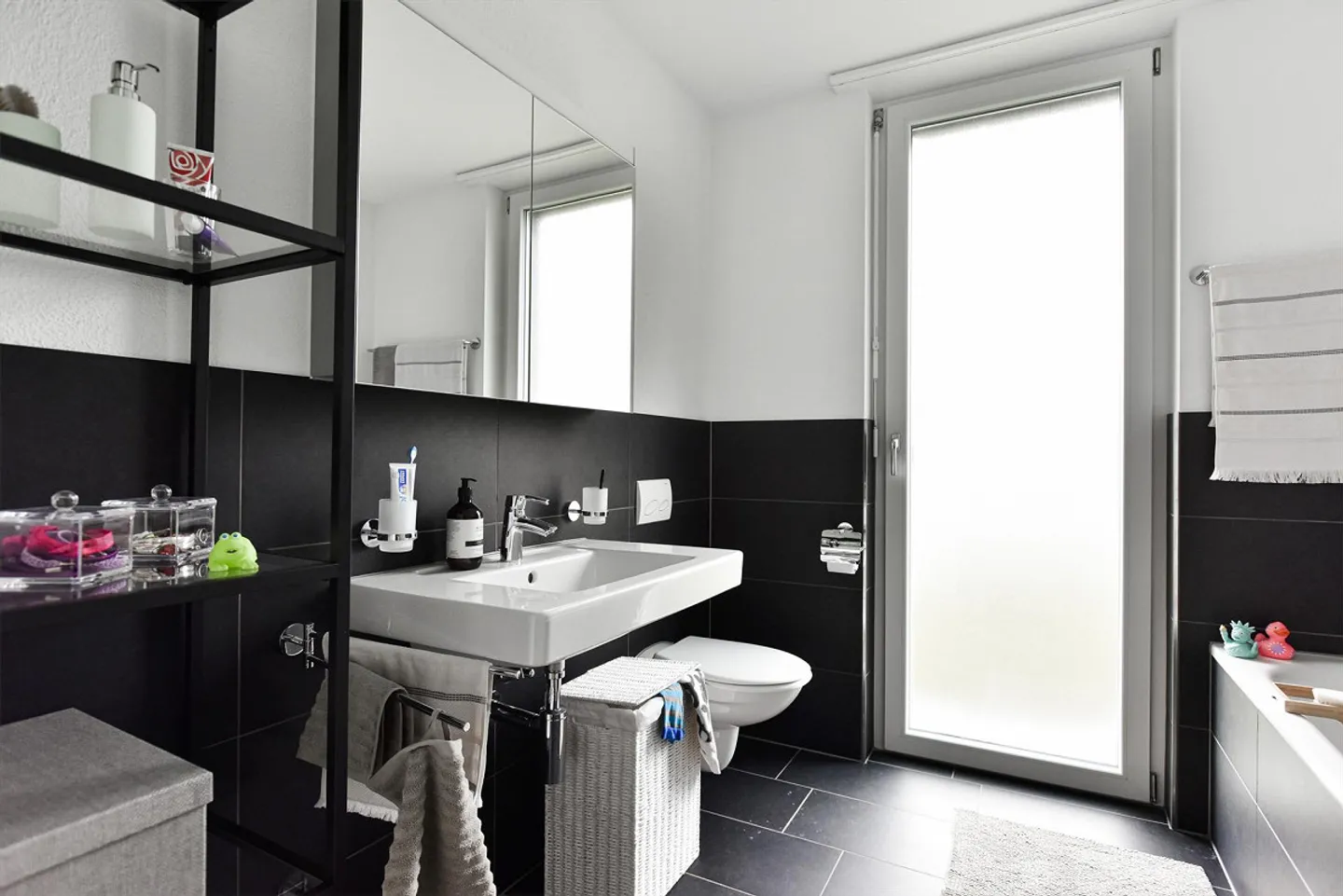 Beautiful and modern apartment near Lake Pfäffiker - Photo 5 of 9