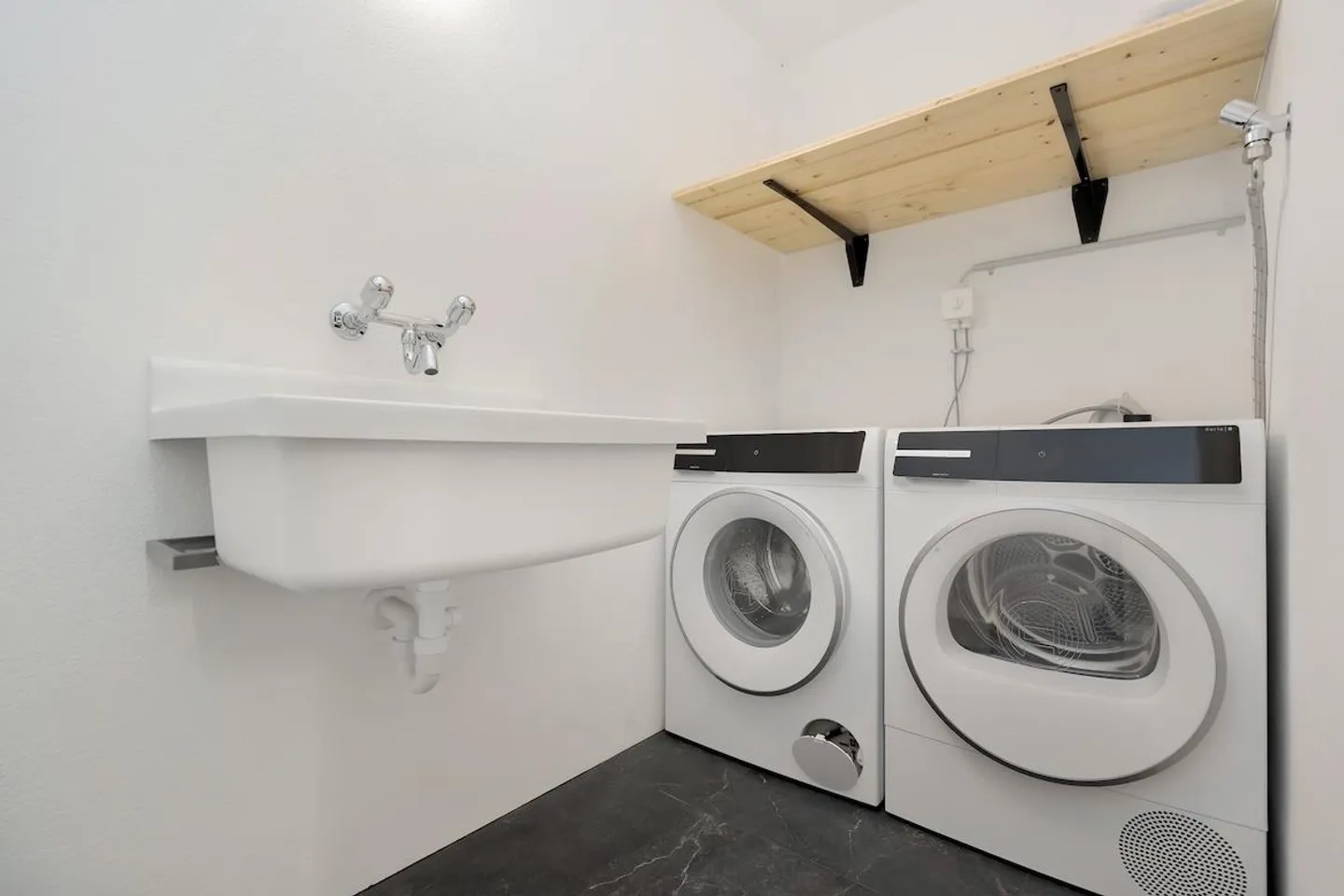 Detached family house with studio apartment in Münsingen – Alpine panorama included - Photo 28 of 30