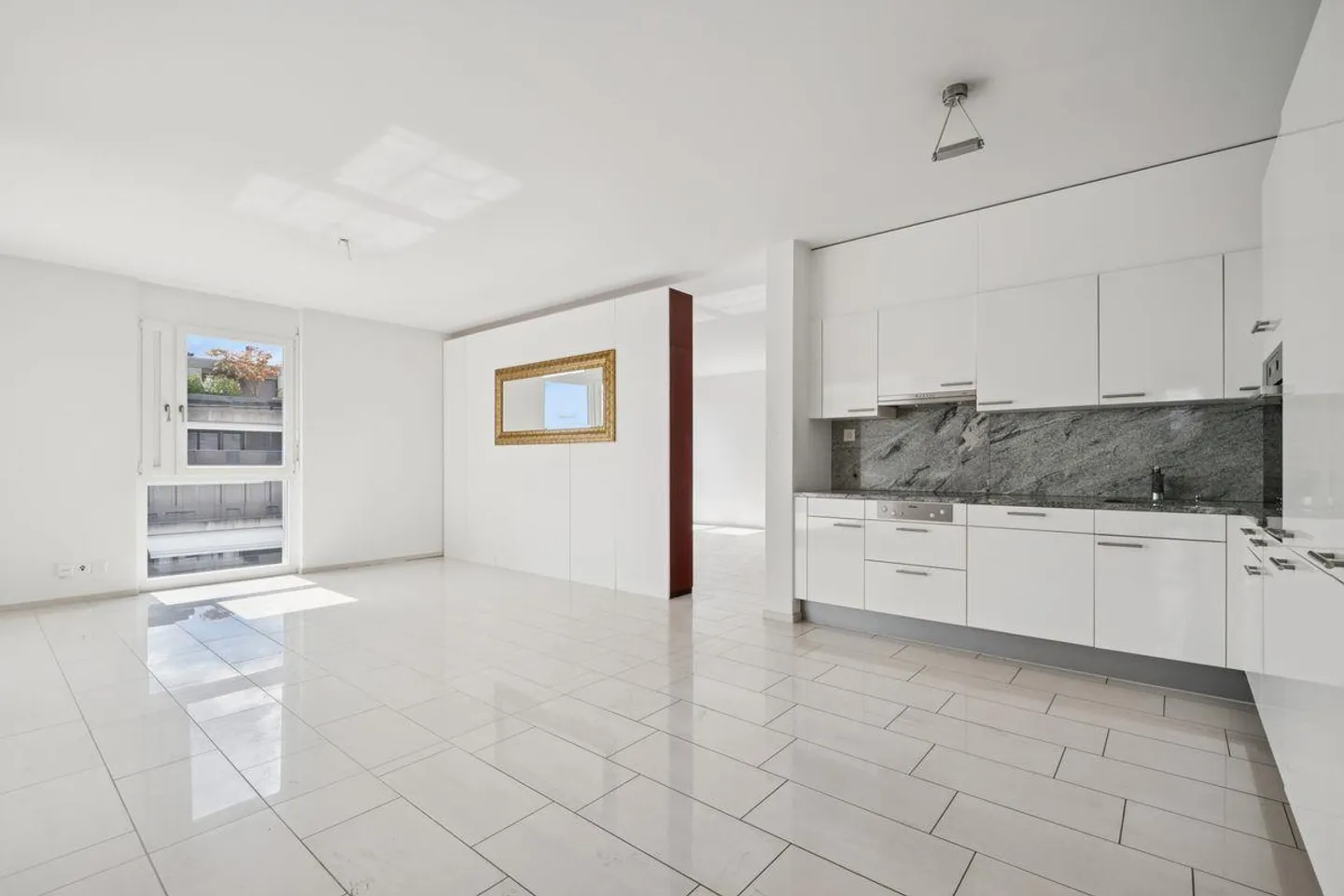 Appartement lumineux de 3.5 pièces avec vue à Zurich, incluant 2 places de parking en garage - Photo 6 sur 11