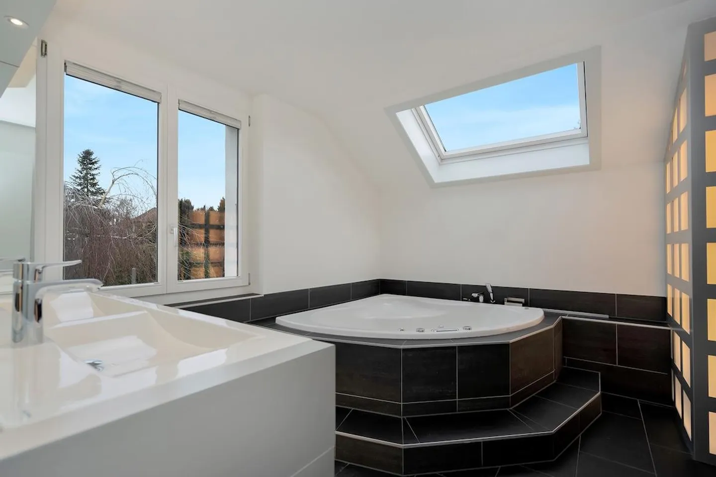 Detached family house with studio apartment in Münsingen – Alpine panorama included - Photo 24 of 30