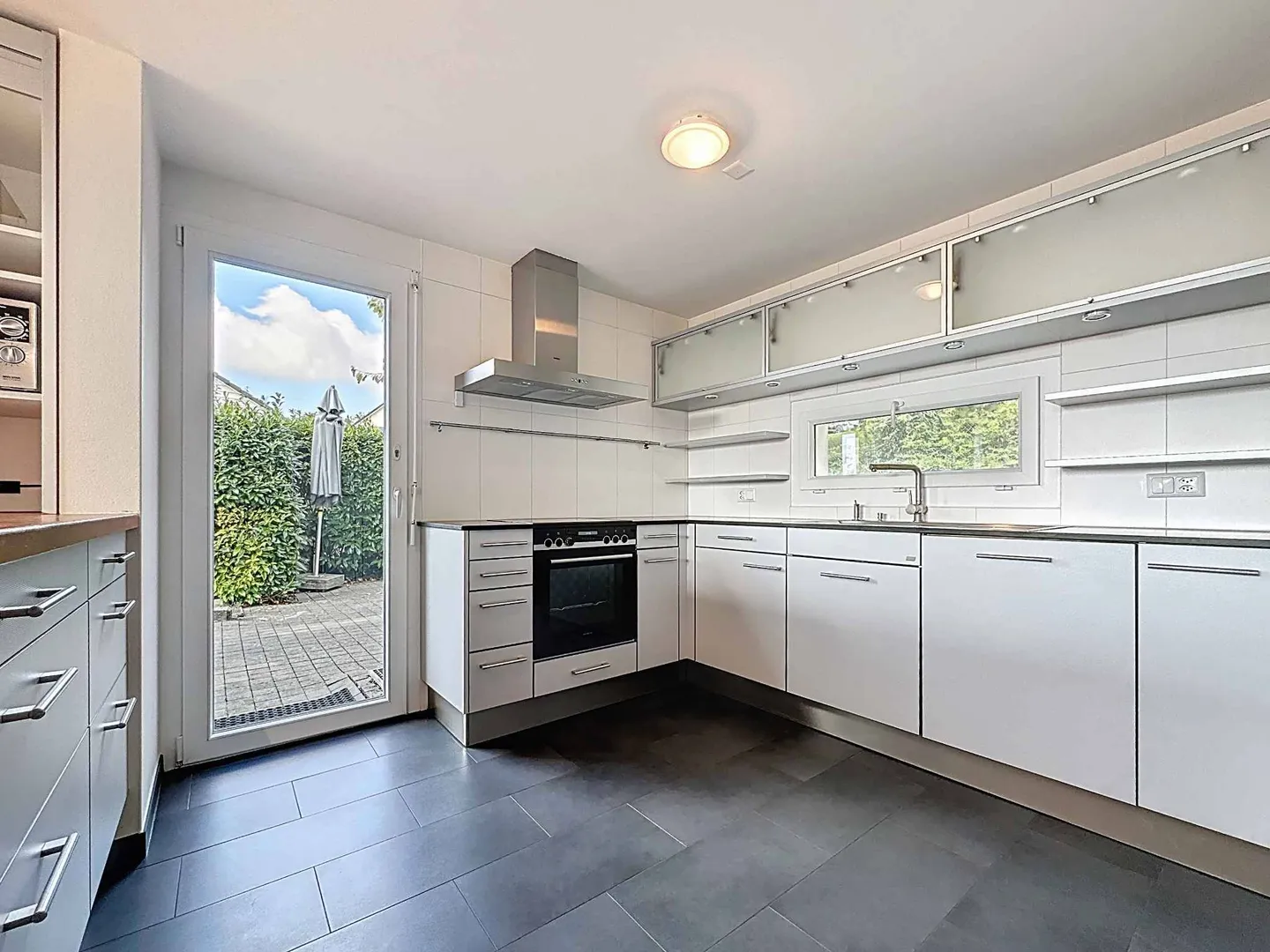 Single-family house with 7.5 rooms, just a few steps from the village - Photo 6 of 13