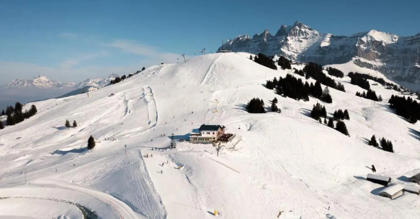 Ski-in/out guesthouse restaurant in Champéry Planachaux - Photo 1 of 5
