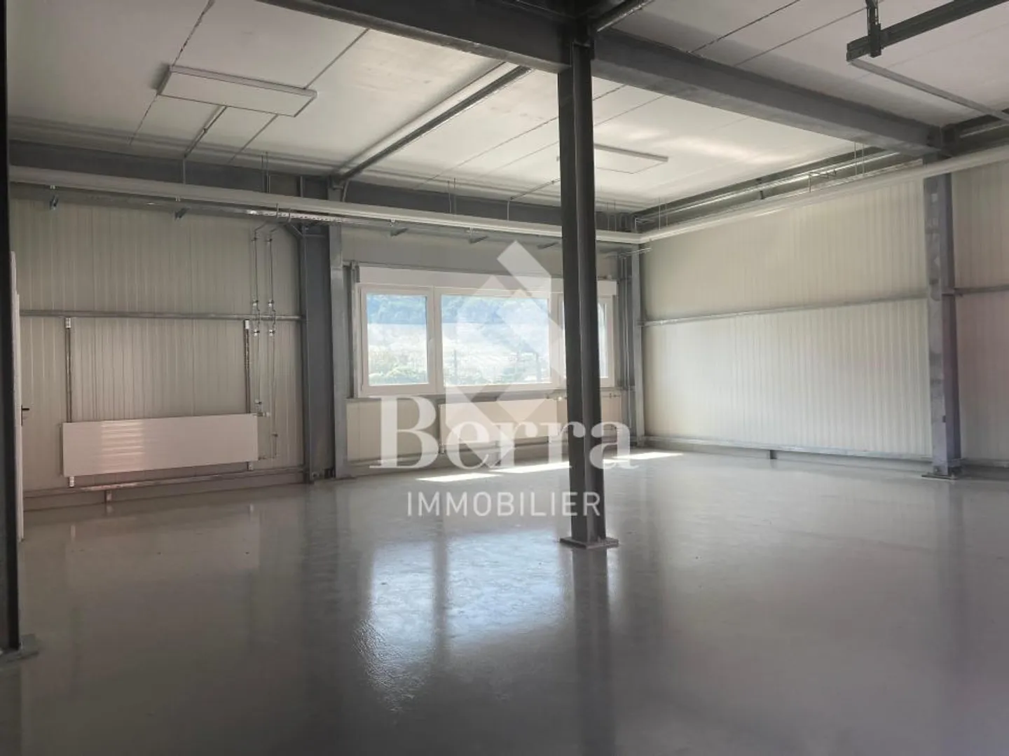 Modern Commercial Space in Ardon - Photo 4 of 11