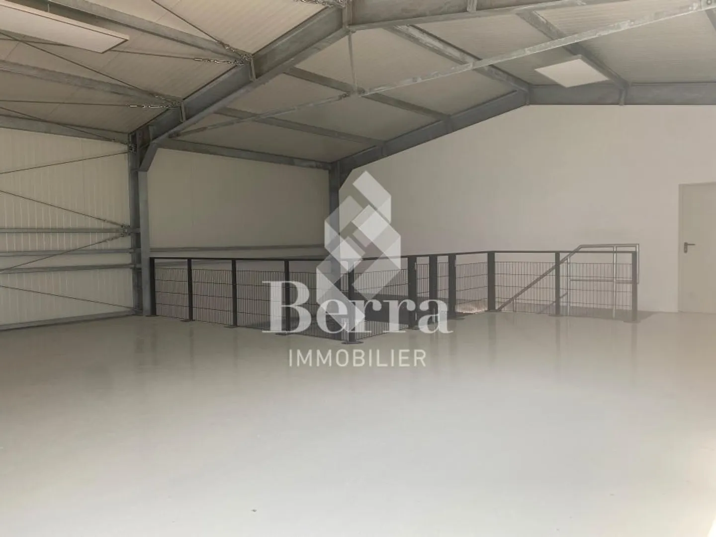 Modern Commercial Space in Ardon - Photo 8 of 11