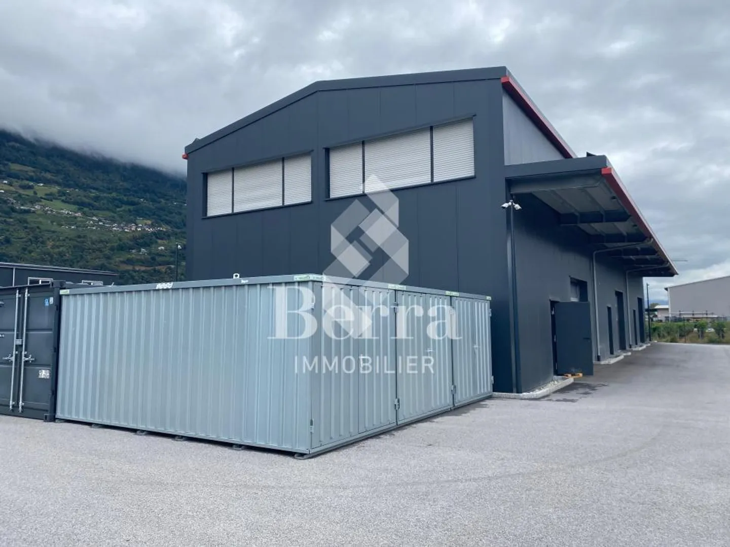 Modern Commercial Space in Ardon - Photo 2 of 11