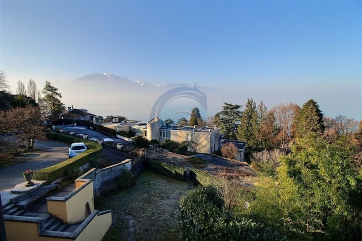 SPACIOUS 4.5-ROOM APARTMENT WITH PANORAMIC VIEW OF THE LAKE - Photo 2 of 20