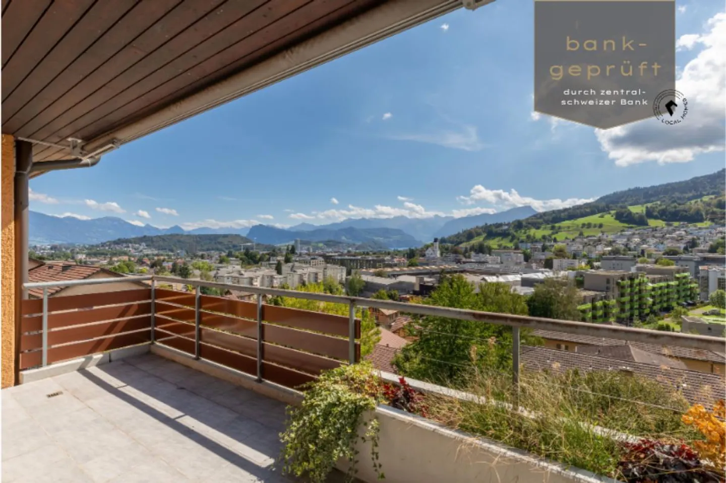 Attractive apartment with panoramic view - Photo 1 of 12