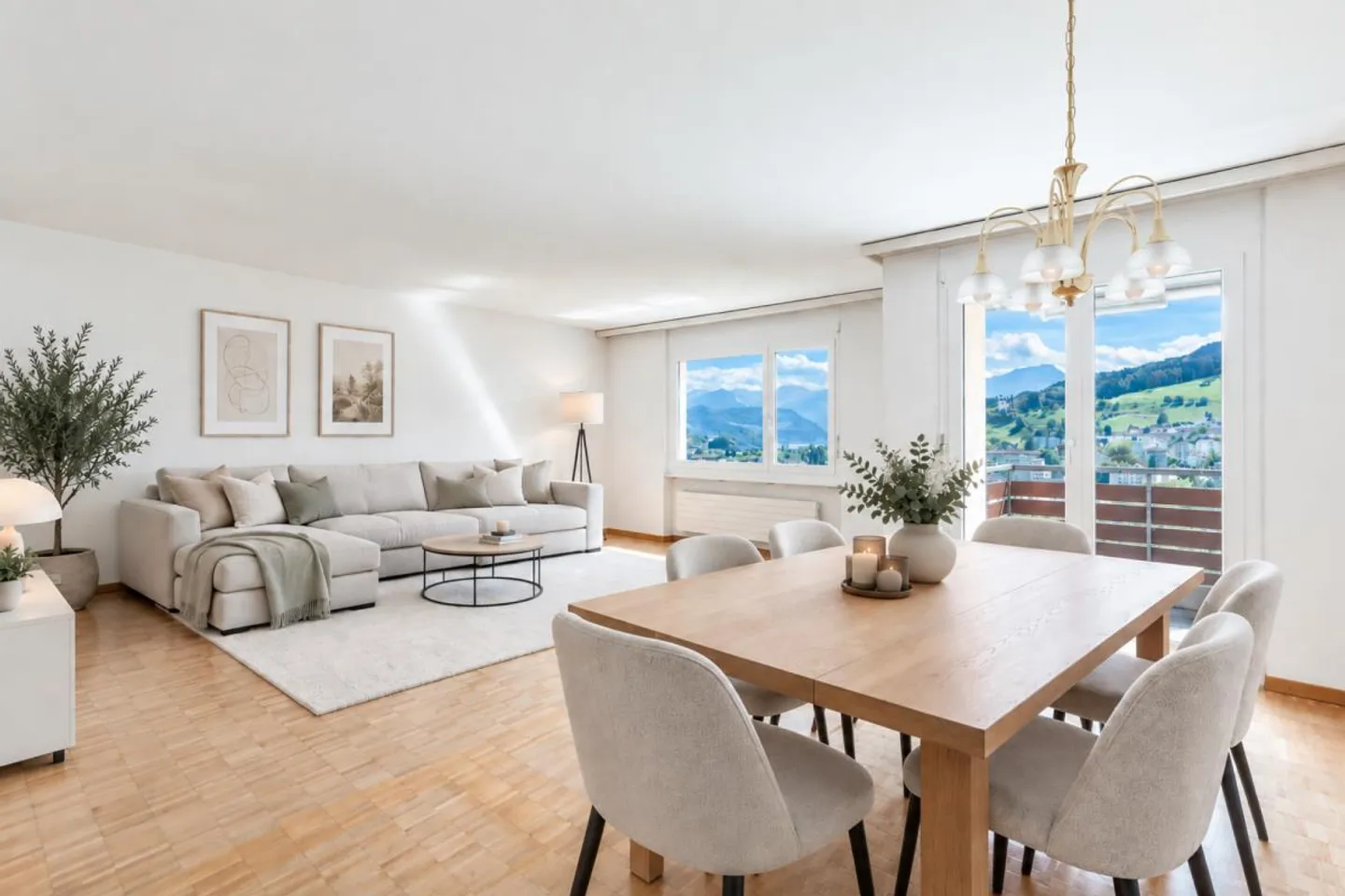 Attractive apartment with panoramic view - Photo 4 of 12