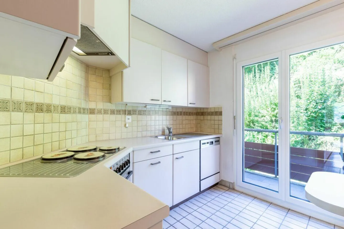 Attractive apartment with panoramic view - Photo 5 of 12