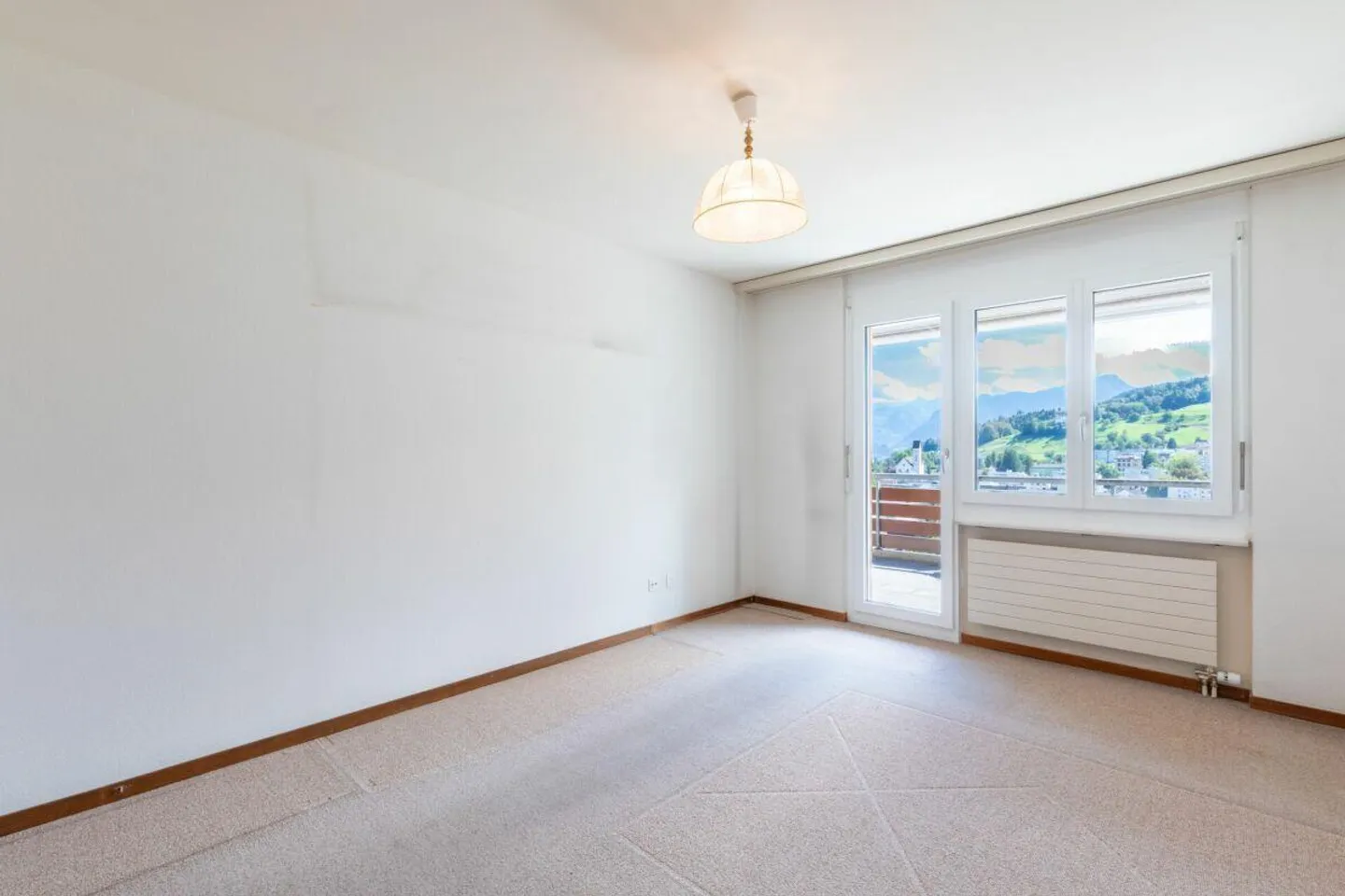 Attractive apartment with panoramic view - Photo 7 of 12