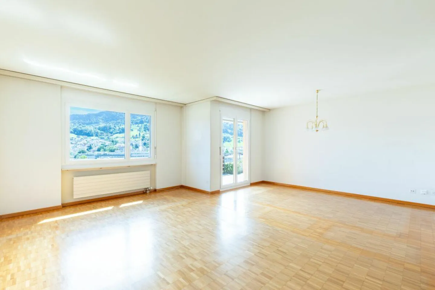 Attractive apartment with panoramic view - Photo 3 of 12