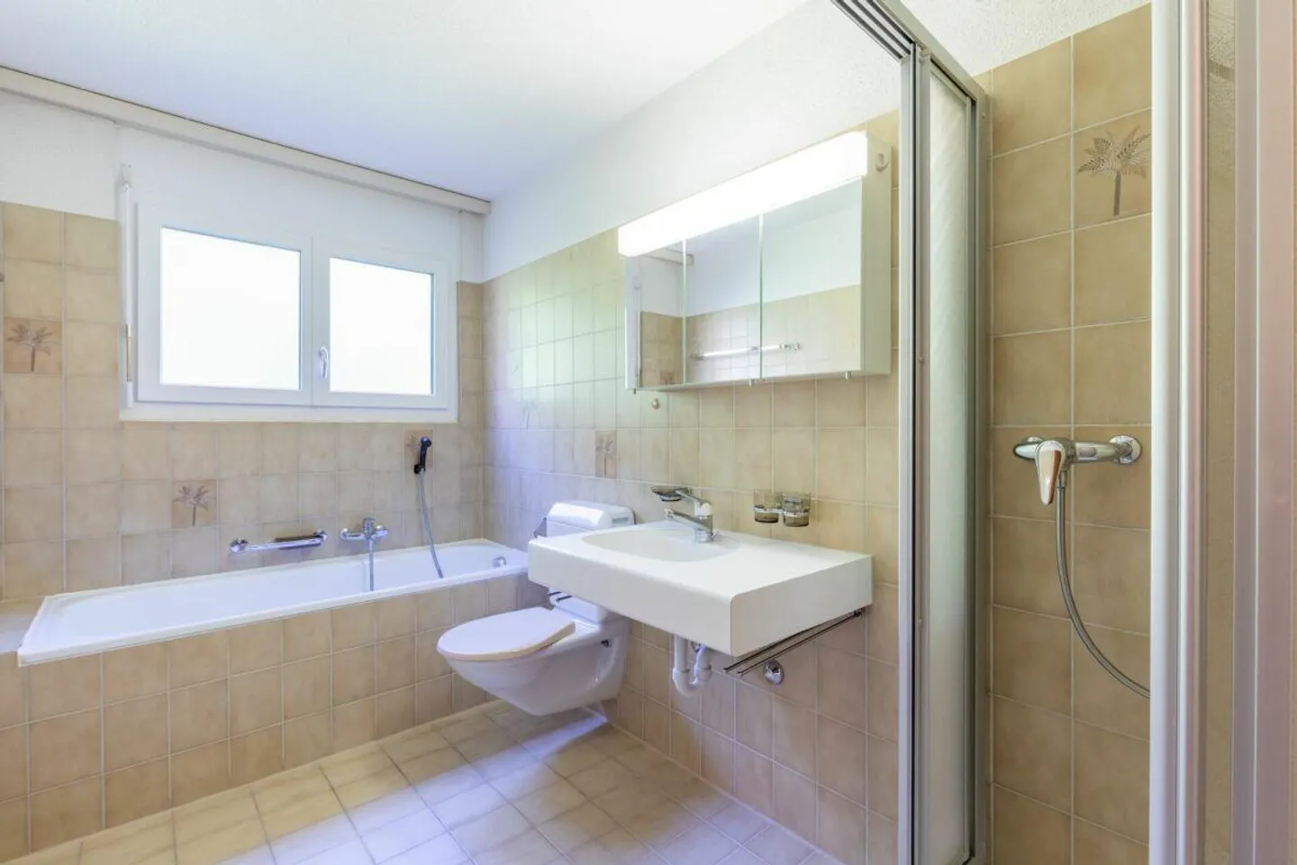 Attractive apartment with panoramic view - Photo 8 of 12