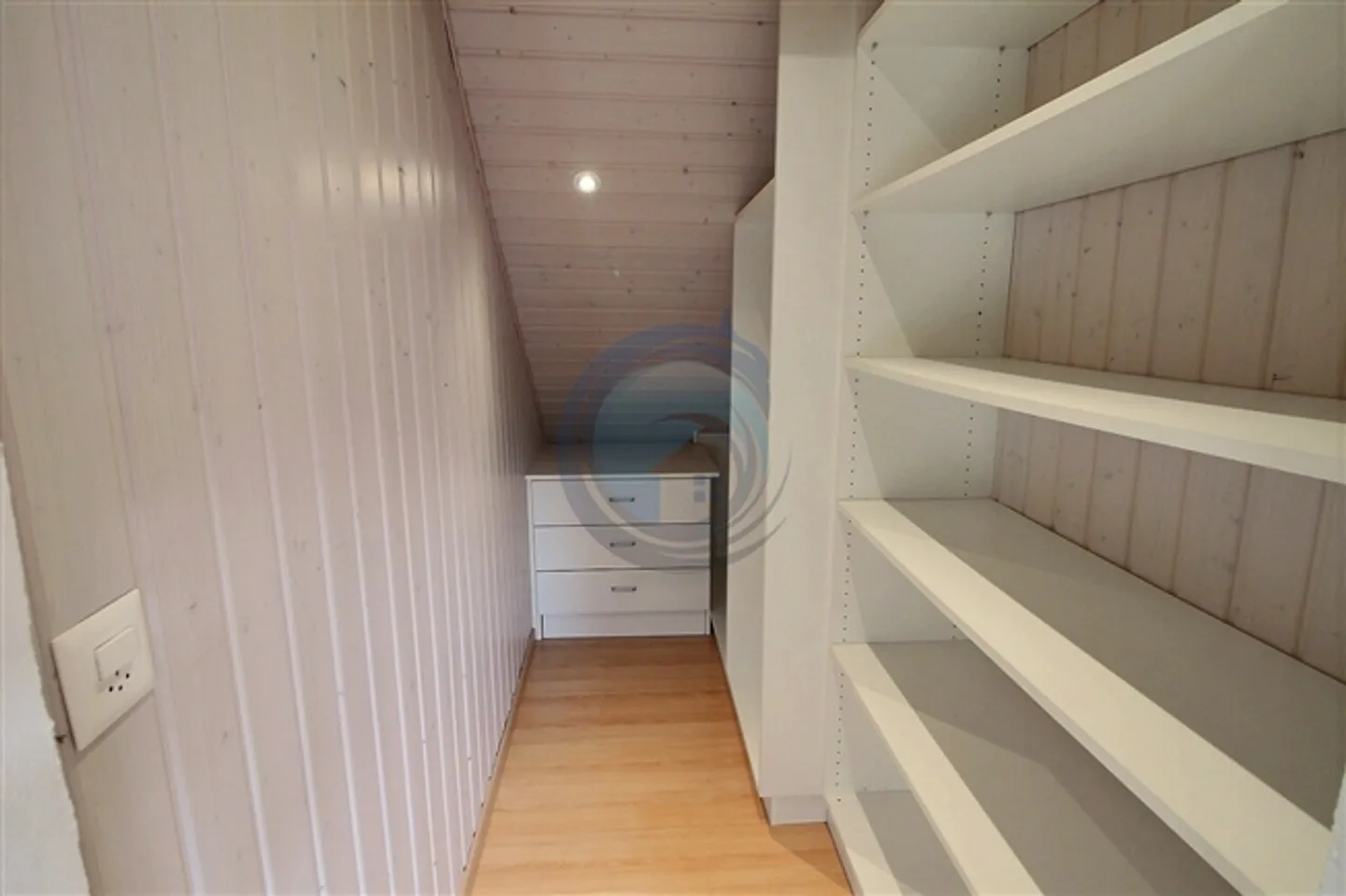 Affascinante casa a 2 unità con grande giardino e parcheggio coperto - Foto 7 di 19