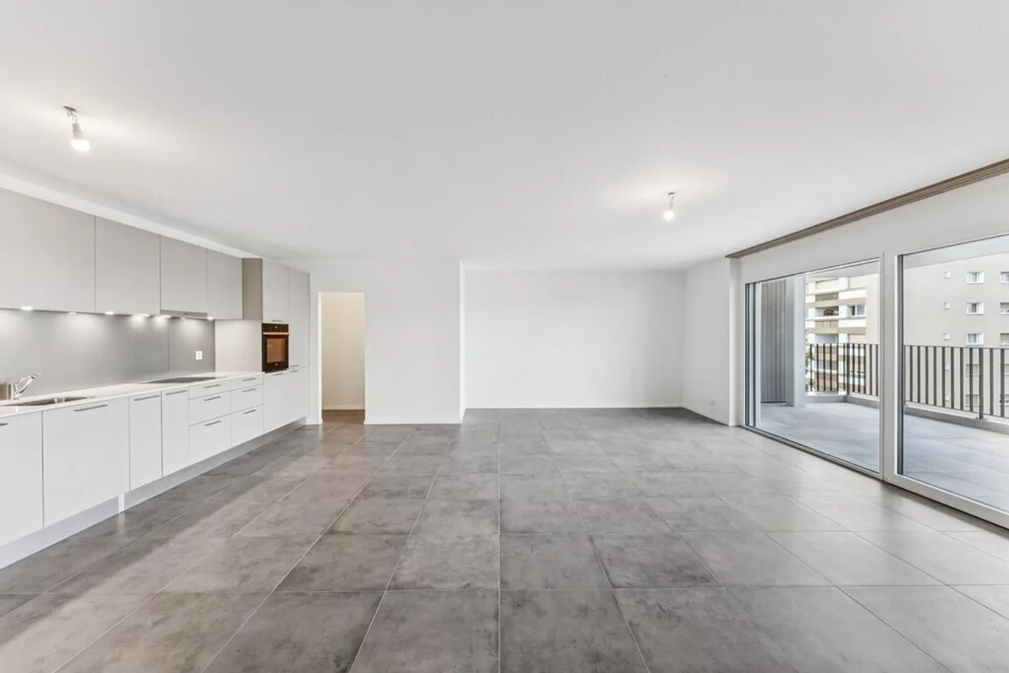 Zu ergreifen! Wunderschöne renovierte Wohnung in der Nähe aller Annehmlichkeiten! - Foto 1 von 11