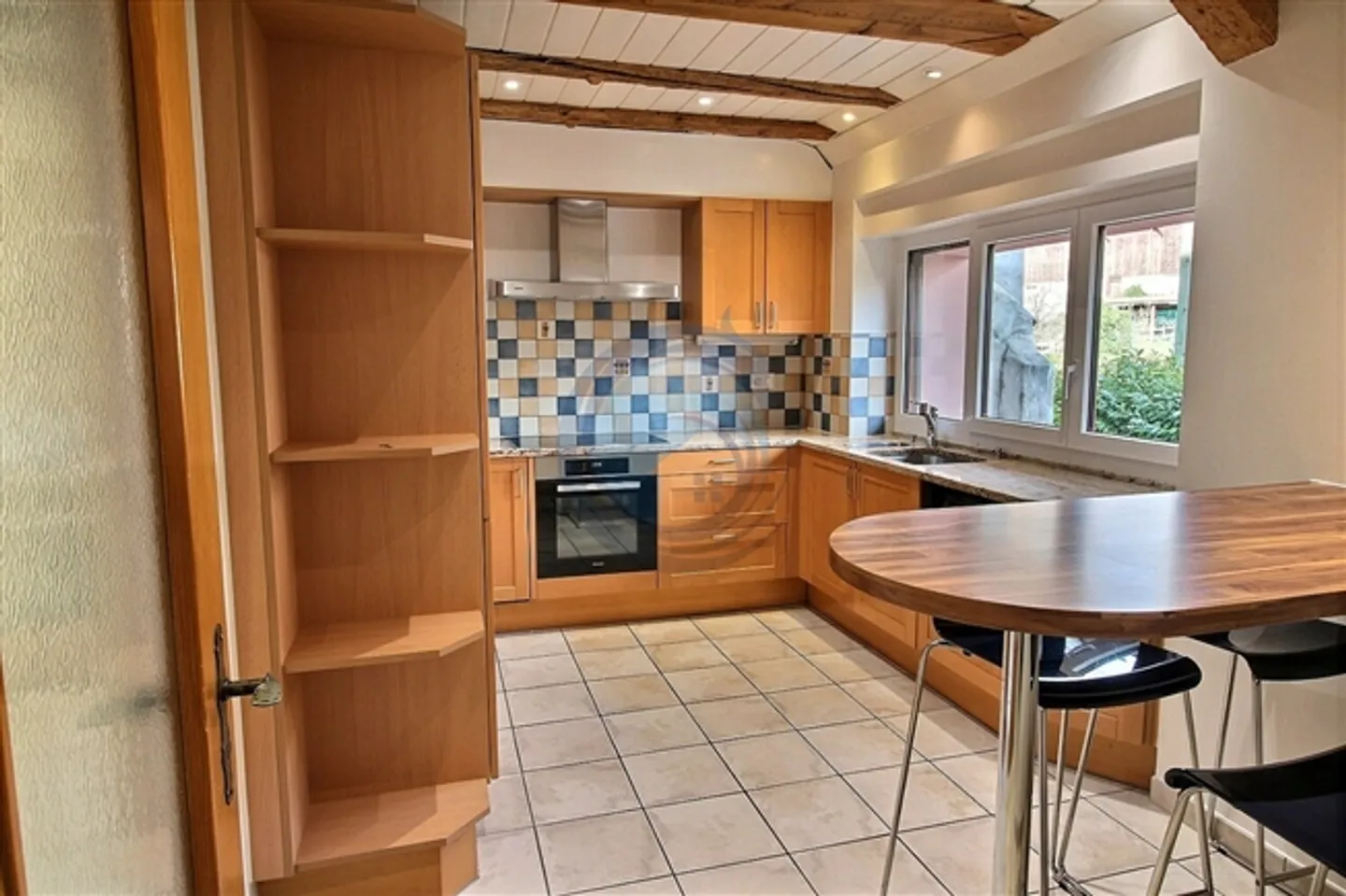 Affascinante casa a 2 unità con grande giardino e parcheggio coperto - Foto 8 di 19