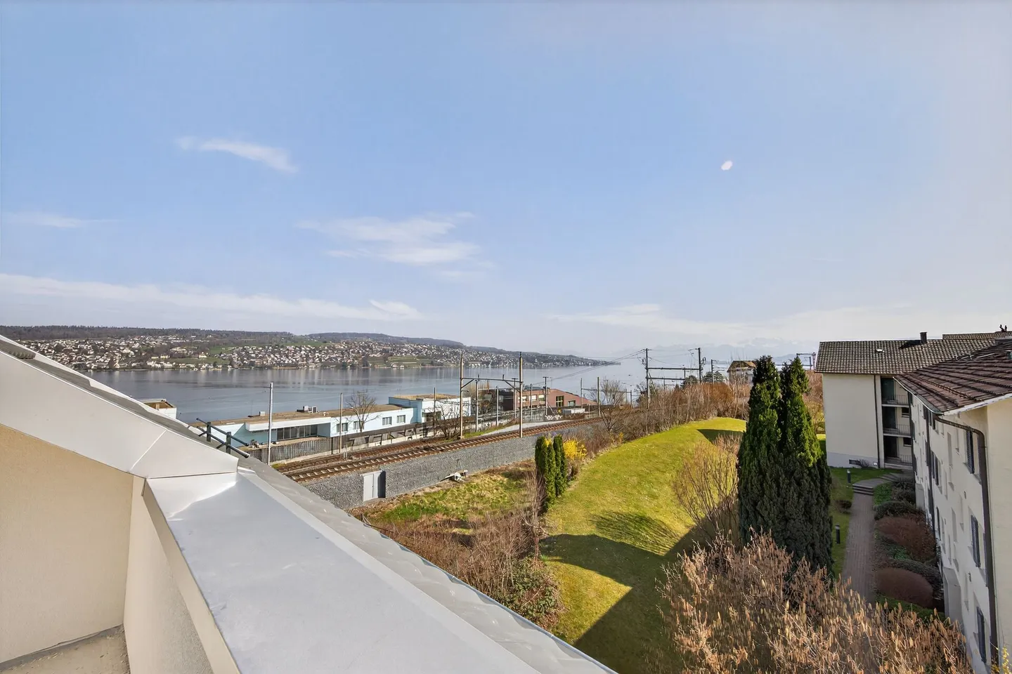 First rental after renovation - Dreamlike 1.5-room apartments with lake view! - Photo 2 of 6