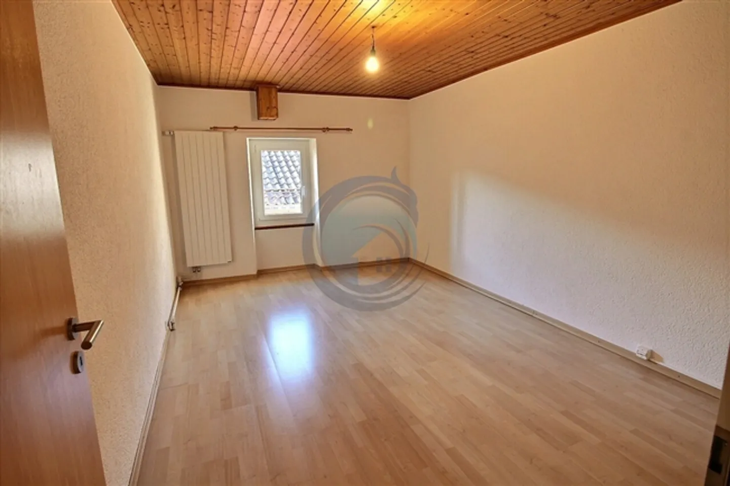 Affascinante casa a 2 unità con grande giardino e parcheggio coperto - Foto 12 di 19