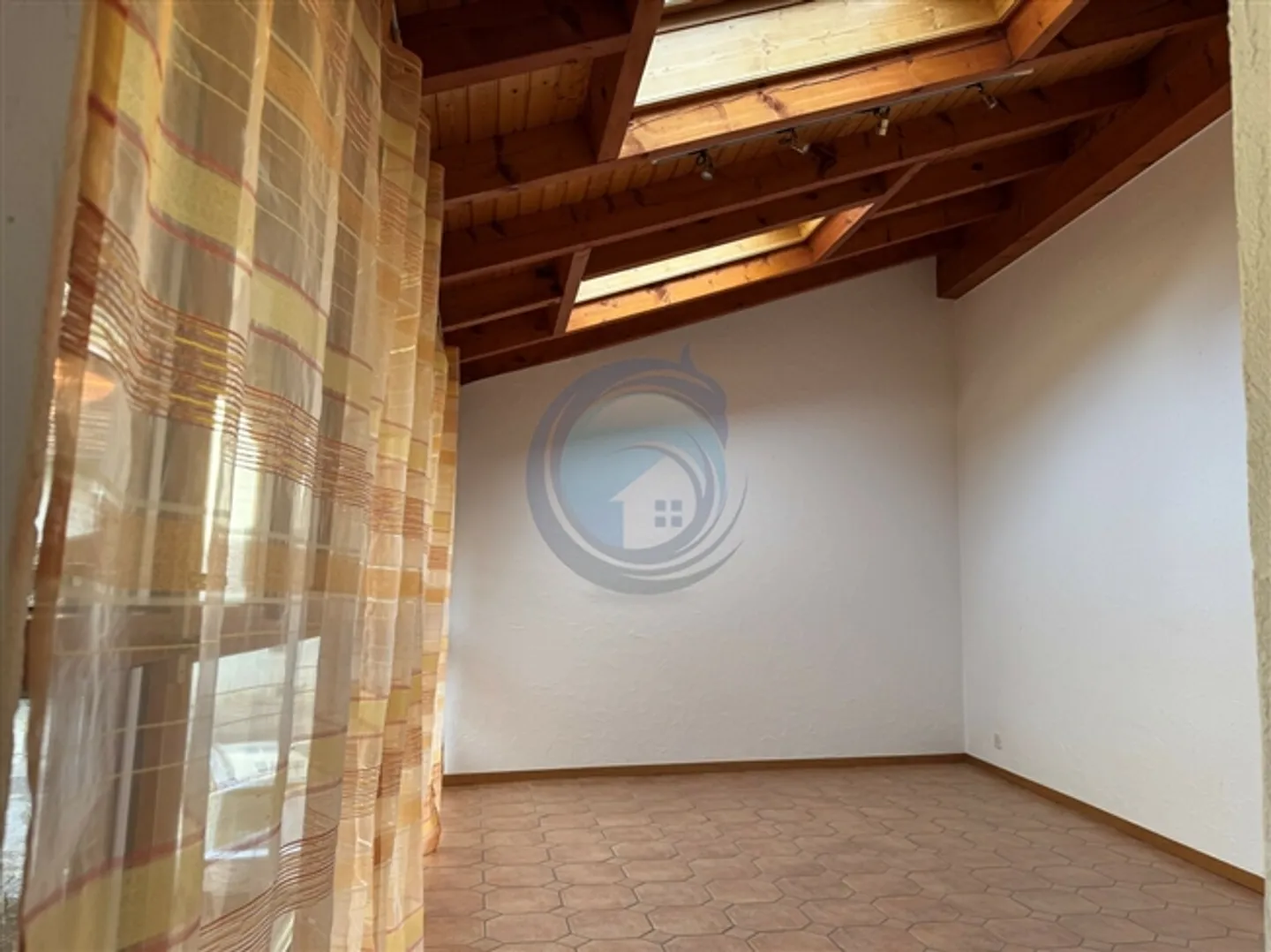 Affascinante casa a 2 unità con grande giardino e parcheggio coperto - Foto 14 di 19