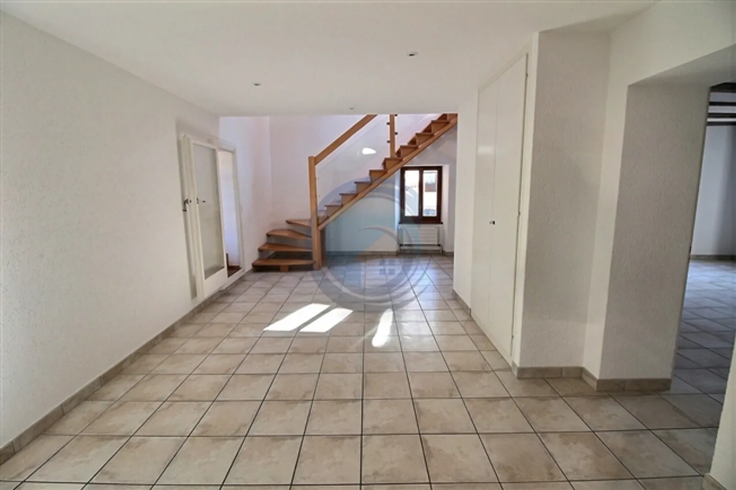 Affascinante casa a 2 unità con grande giardino e parcheggio coperto - Foto 15 di 19