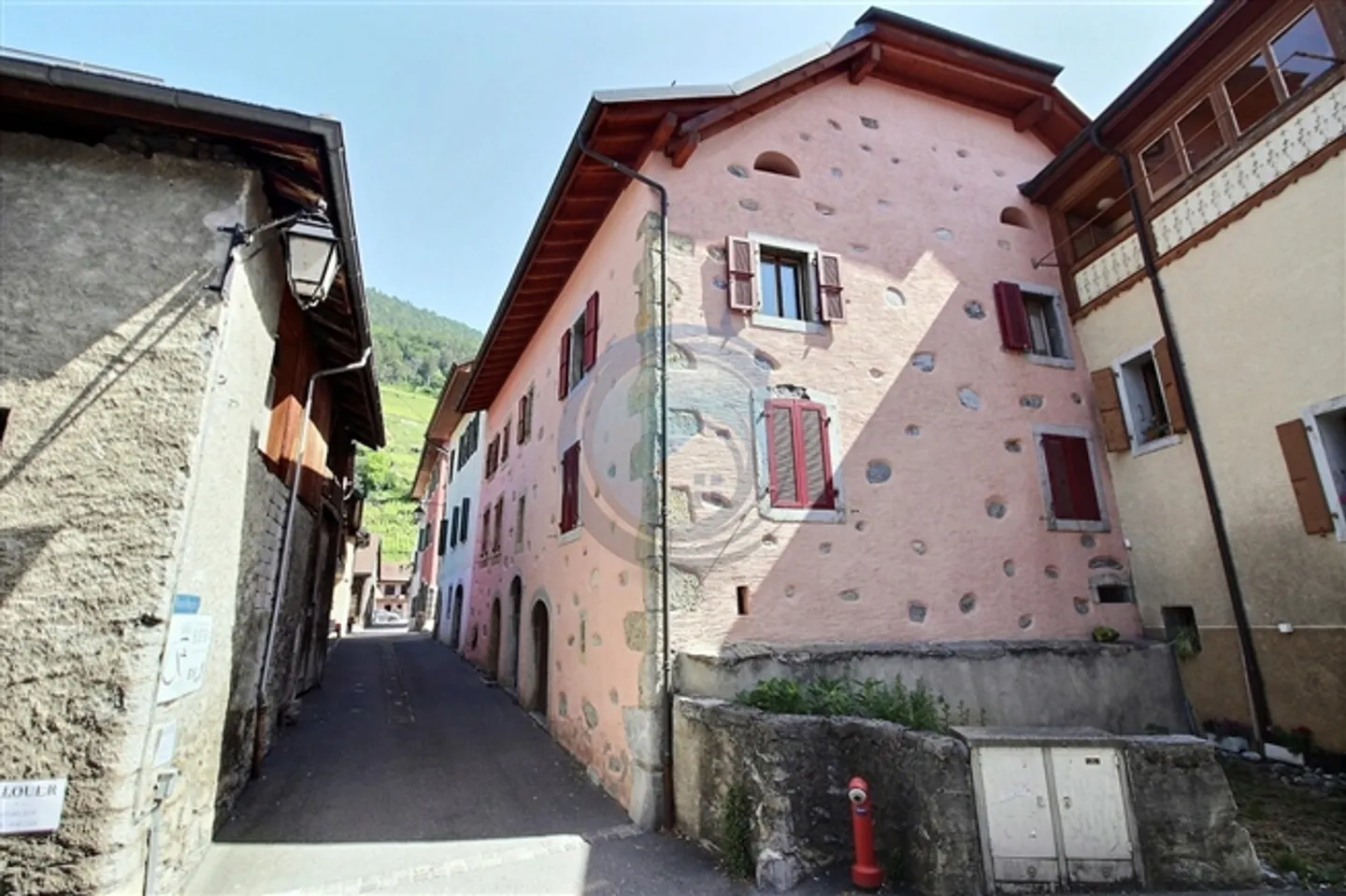 Affascinante casa a 2 unità con grande giardino e parcheggio coperto - Foto 17 di 19
