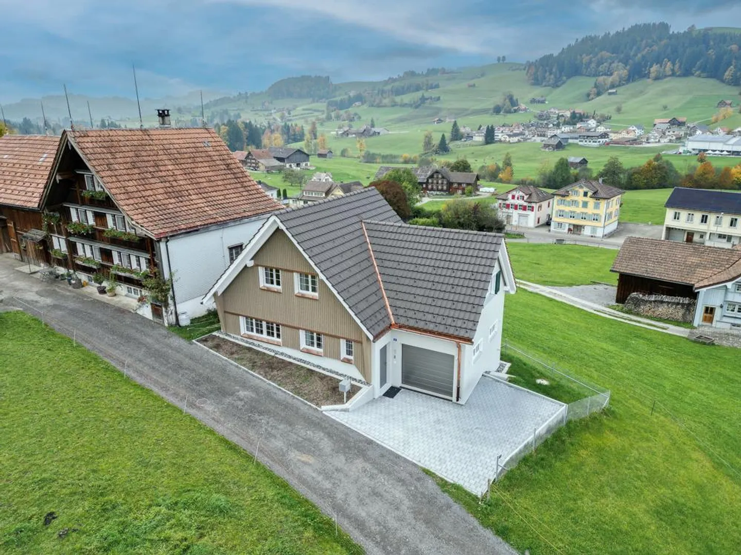 Nuova costruzione moderna nel mezzo del paesaggio collinare di Appenzell - Foto 2 di 15