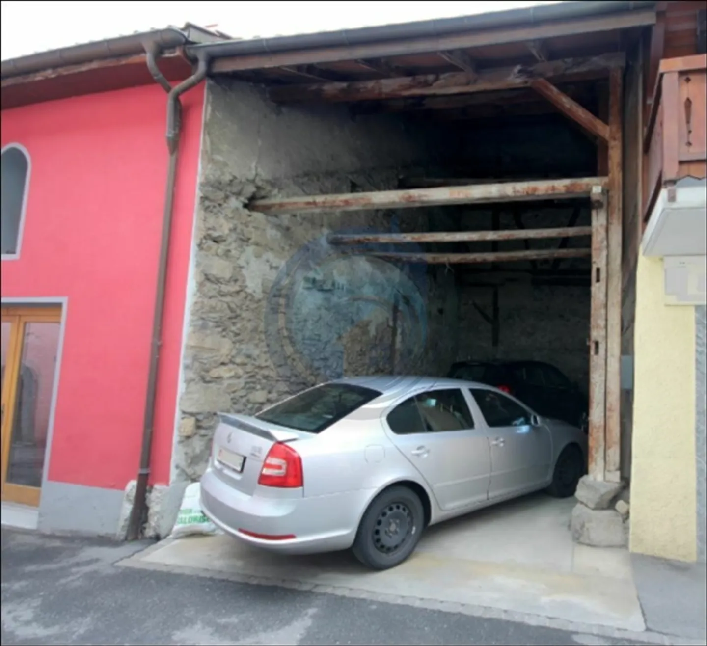 Affascinante casa a 2 unità con grande giardino e parcheggio coperto - Foto 19 di 19