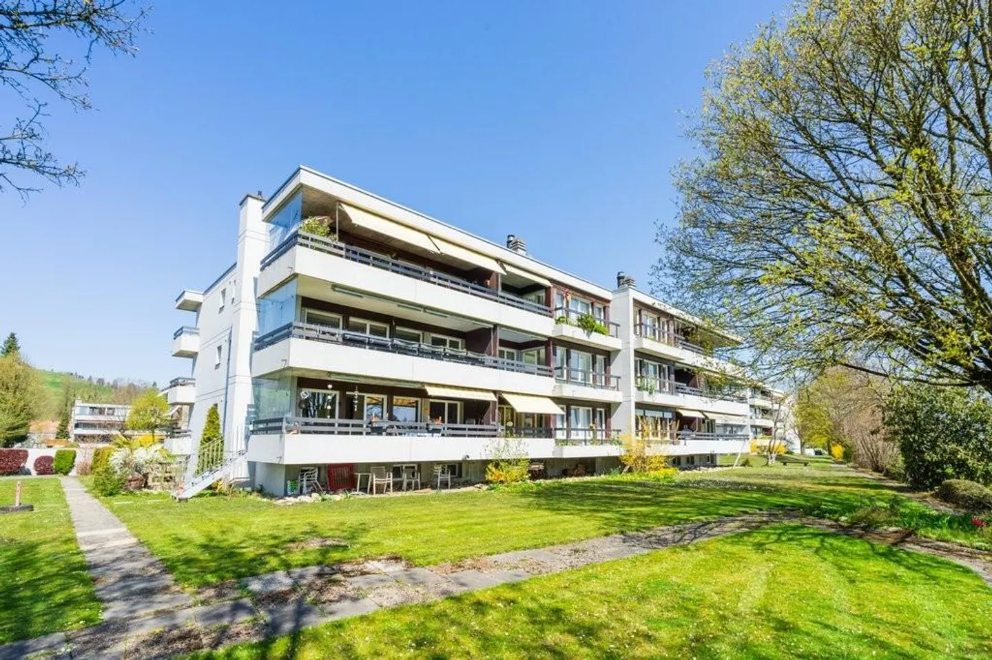 Living at the foot of the Jäissberg: close to nature and well connected - Photo 1 of 12