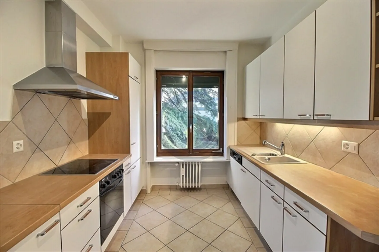 SPACIOUS 4.5-ROOM APARTMENT WITH PANORAMIC VIEW OF THE LAKE - Photo 10 of 20