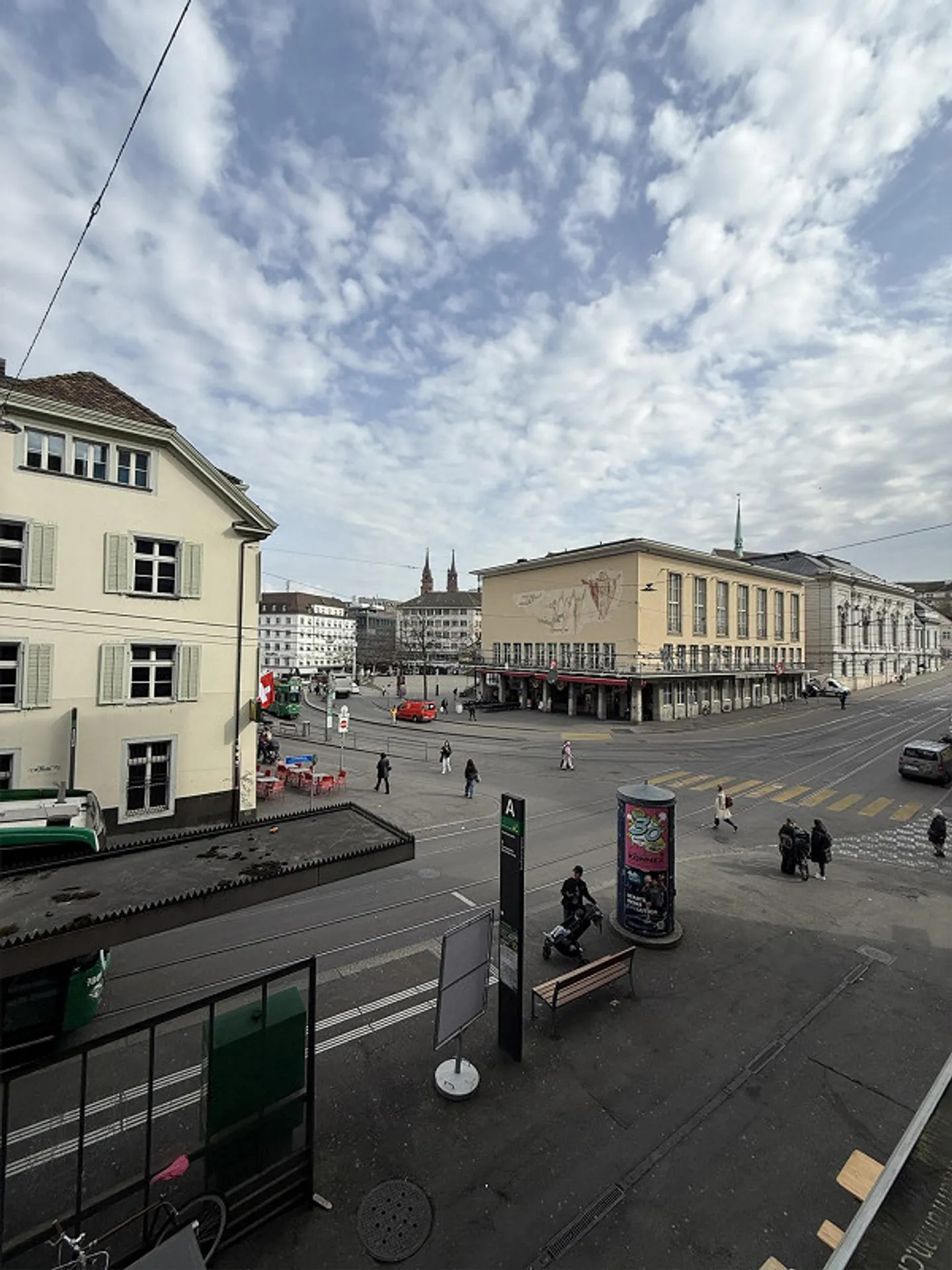 Attractive Commercial Space at Barfüsserplatz – Hairdresser or Office - Photo 1 of 5