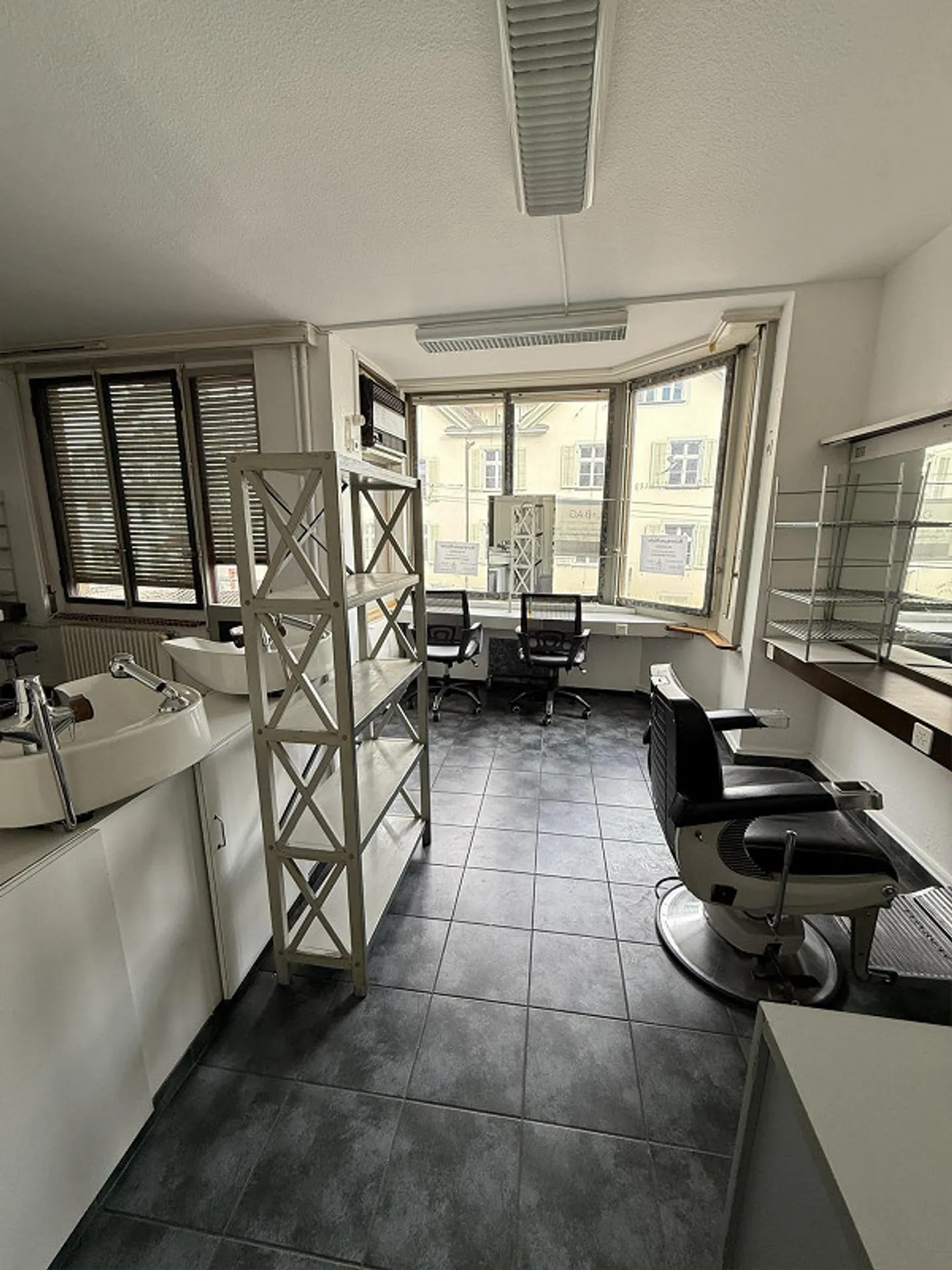 Attractive Commercial Space at Barfüsserplatz – Hairdresser or Office - Photo 2 of 5