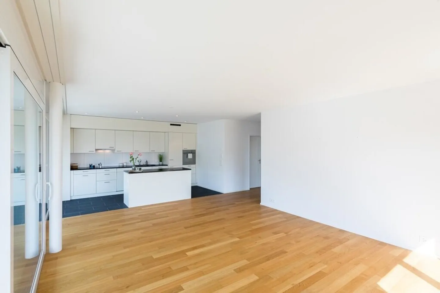 3.5 Room Apartment - Photo 3 of 9
