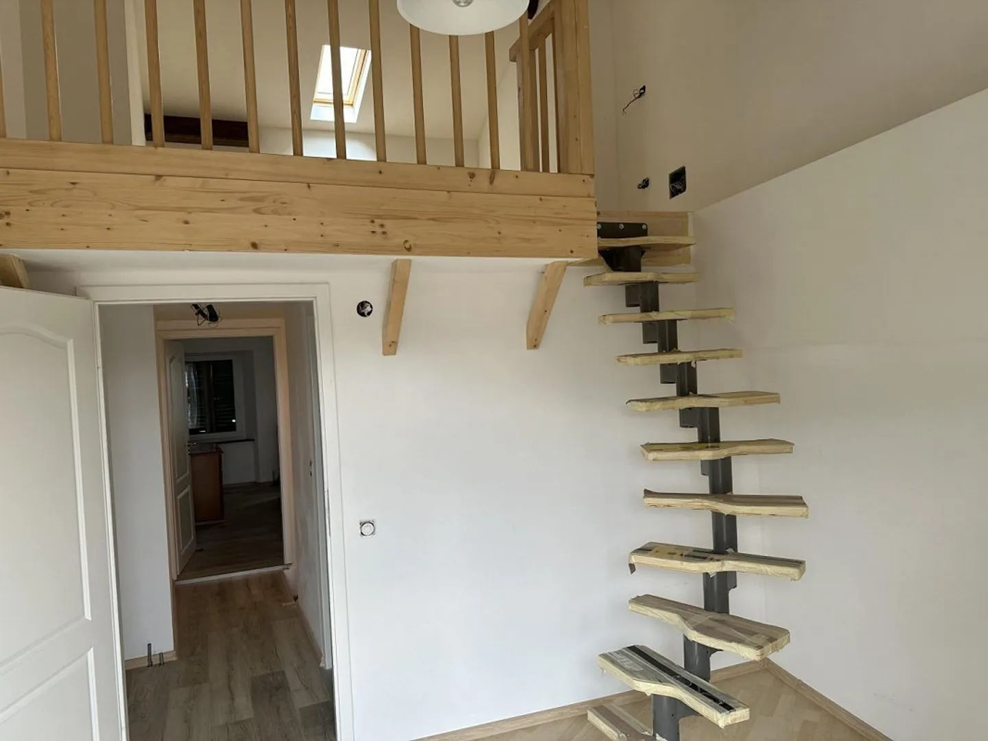 Casa di villaggio 3 1/2 locali con piccolo spazio esterno in posizione molto tranquilla e soleggiata - Foto 9 di 20