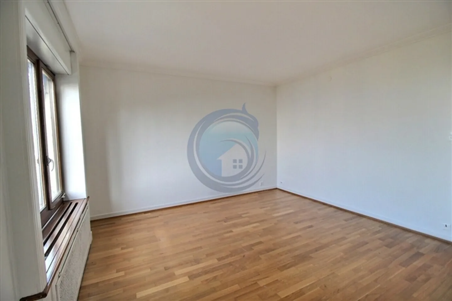 SPACIOUS 4.5-ROOM APARTMENT WITH PANORAMIC VIEW OF THE LAKE - Photo 13 of 20