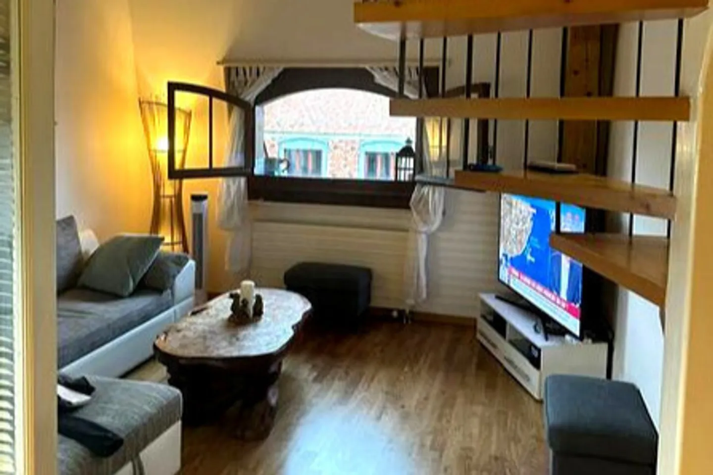 ATTIC APARTMENT 2½ ROOMS IN GENEVA - CENTER, FURNISHED, DURATION DETERMINED - Photo 1 of 9