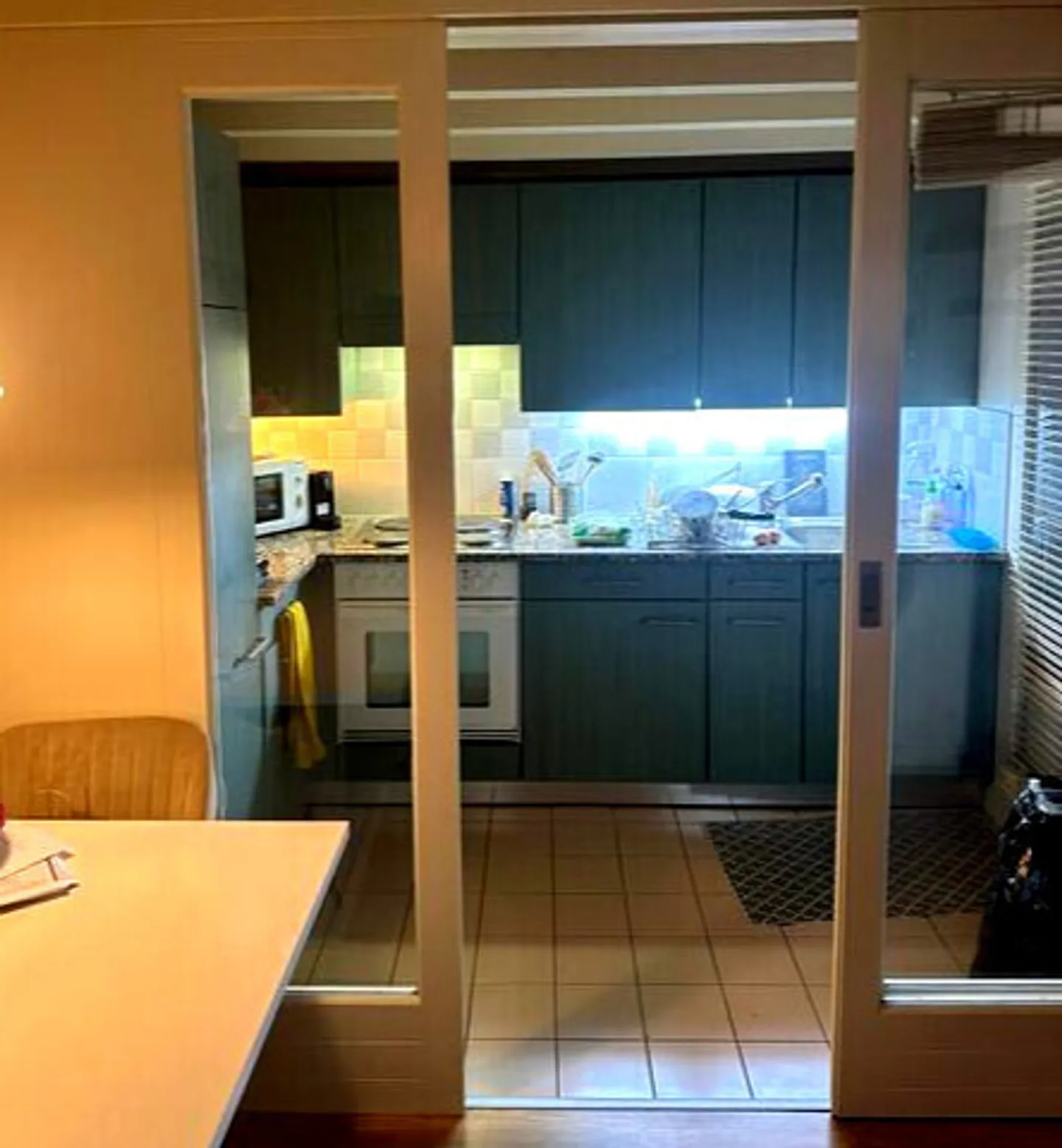 ATTIC APARTMENT 2½ ROOMS IN GENEVA - CENTER, FURNISHED, DURATION DETERMINED - Photo 4 of 9
