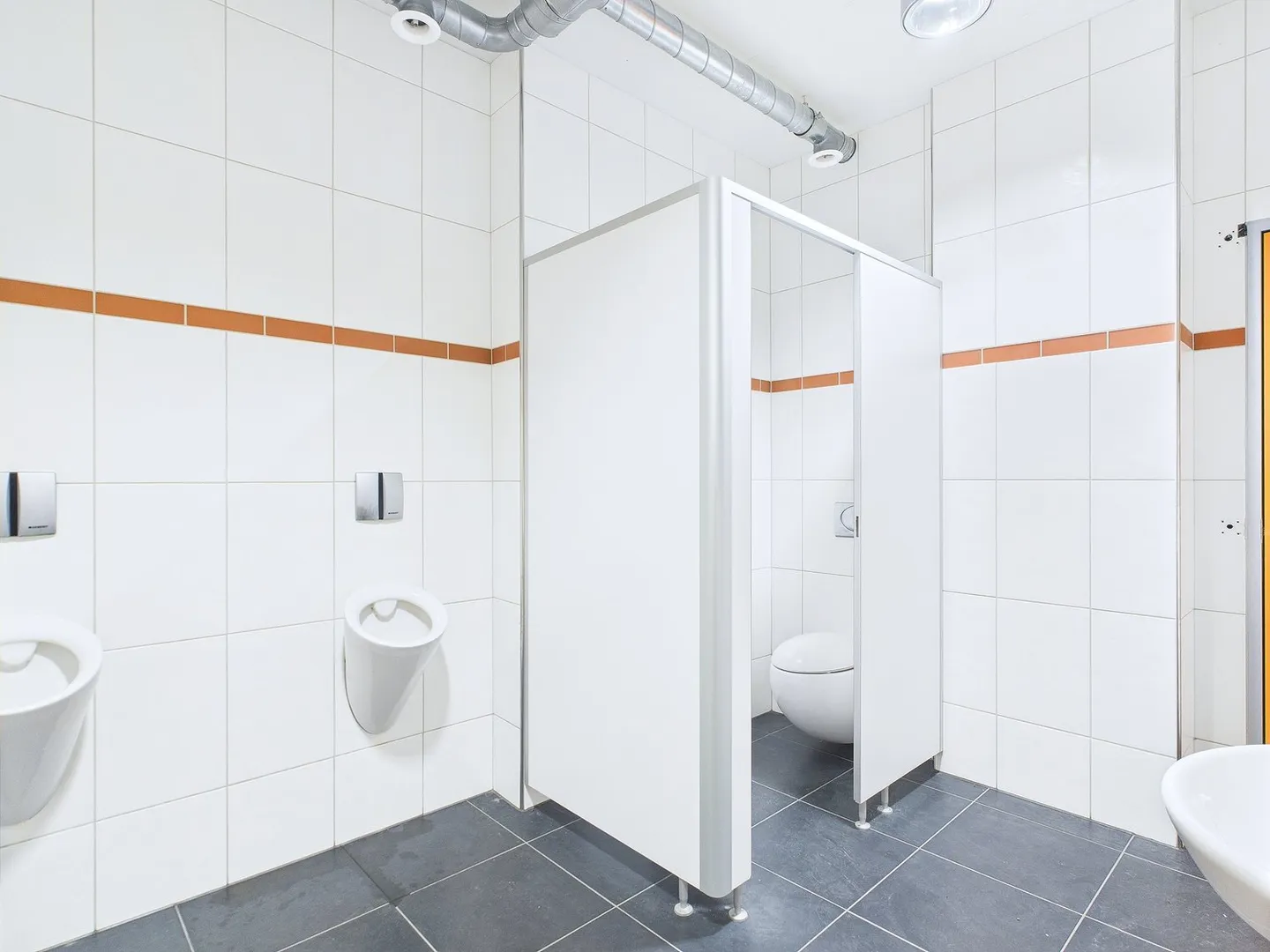 Espace de vente et bureaux dans le quartier industriel à partir de 144m2-686m2 - Photo 9 sur 19