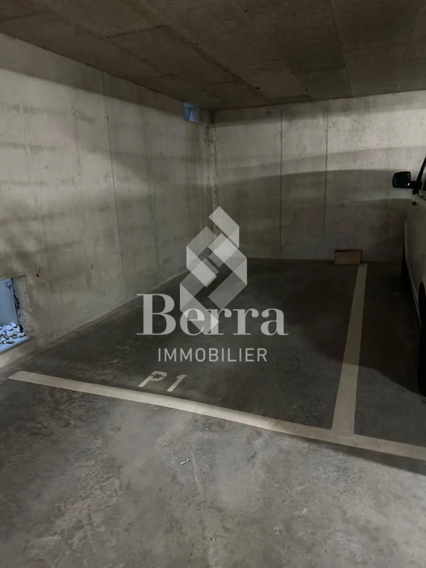 Indoor parking space for rent - Photo 1 of 3